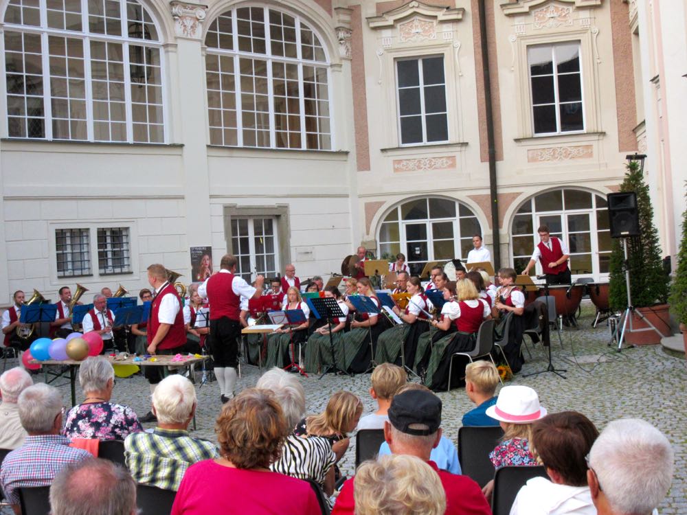 Viele Besucher beim Schlosskonzert Steyr
