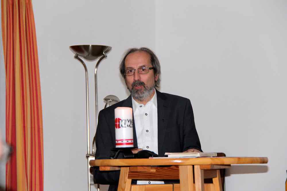 Referent Ewald Kreuzer beim Vortrag